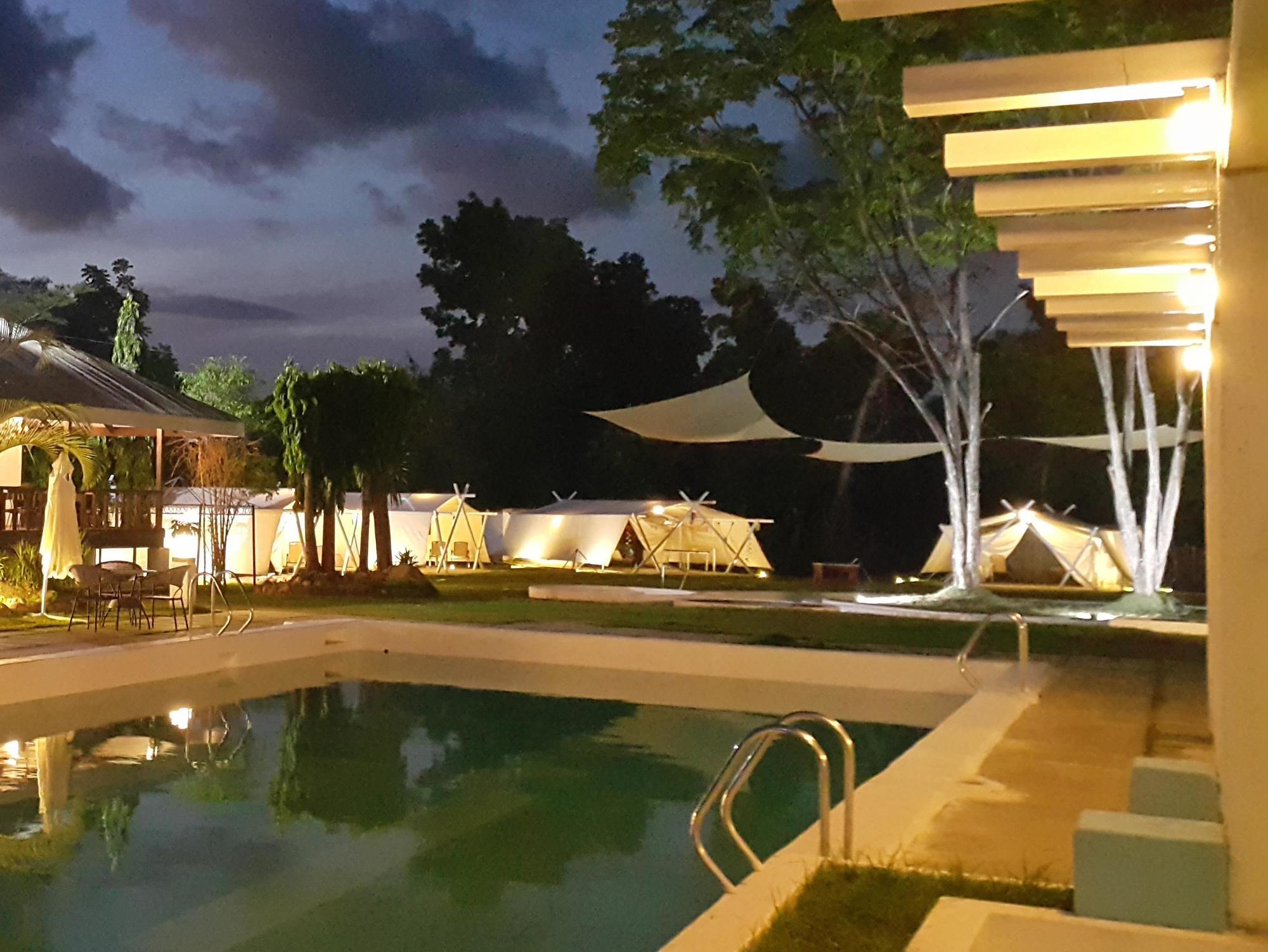 Blue Hotel And Resort Каламба Екстериор снимка